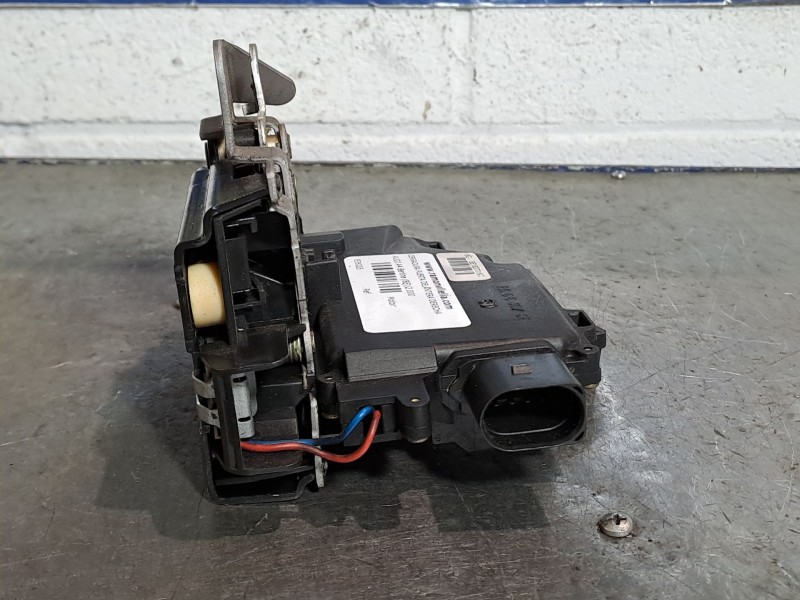 Recambio de cerradura puerta delantera derecha para audi a4 berlina (8e) 1.9 tdi referencia OEM IAM 8E11837016C  