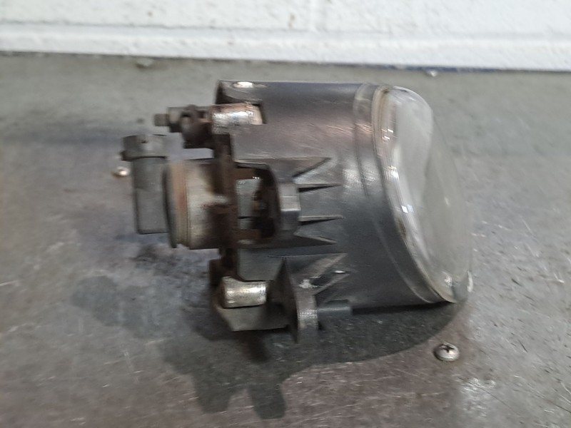 Recambio de faro antiniebla izquierdo para audi a4 berlina (8e) 1.9 tdi referencia OEM IAM   