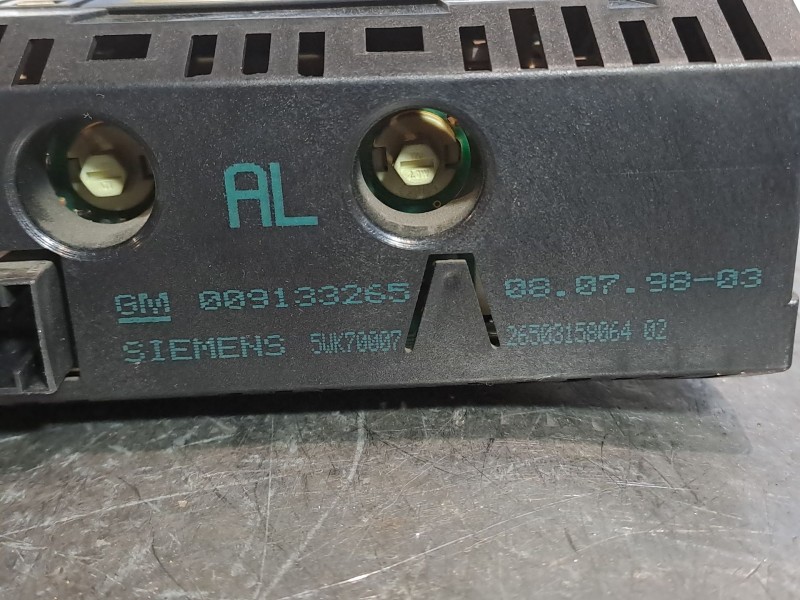 Recambio de pantalla multifuncion para opel astra g berlina referencia OEM IAM 009133265 5WK70007 