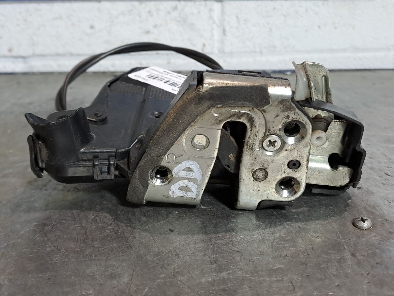 Recambio de cerradura puerta delantera derecha para toyota auris luna referencia OEM IAM   