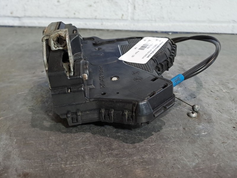 Recambio de cerradura puerta delantera derecha para toyota auris luna referencia OEM IAM   