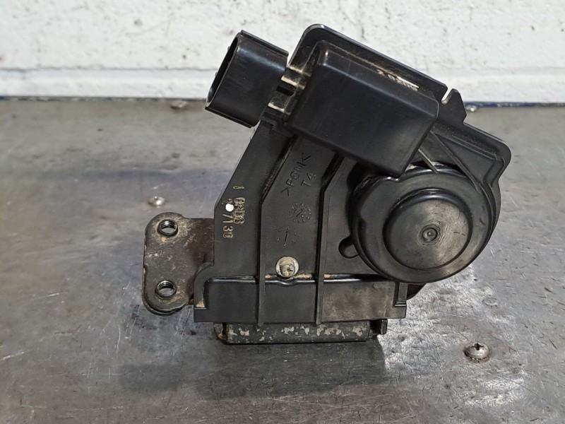 Recambio de cerradura maletero porton para toyota auris luna referencia OEM IAM   