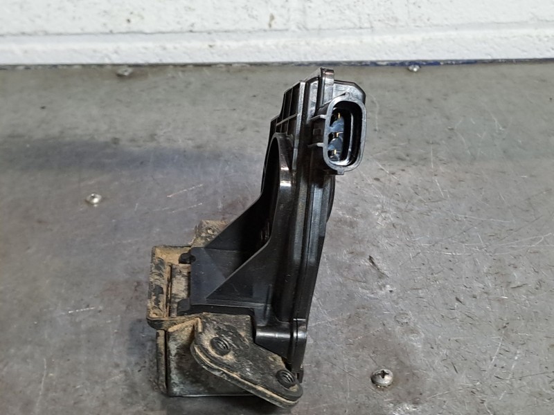 Recambio de cerradura maletero porton para toyota auris luna referencia OEM IAM   