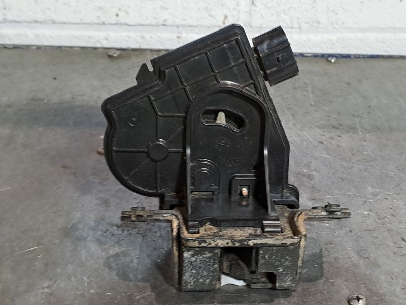 Recambio de cerradura maletero porton para toyota auris luna referencia OEM IAM   