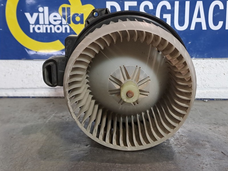 Recambio de motor calefaccion para toyota auris luna referencia OEM IAM 2727008103  