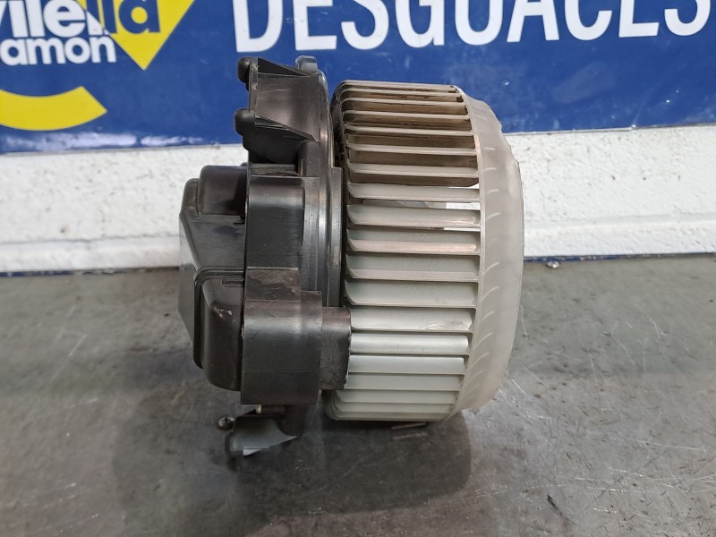 Recambio de motor calefaccion para toyota auris luna referencia OEM IAM 2727008103  