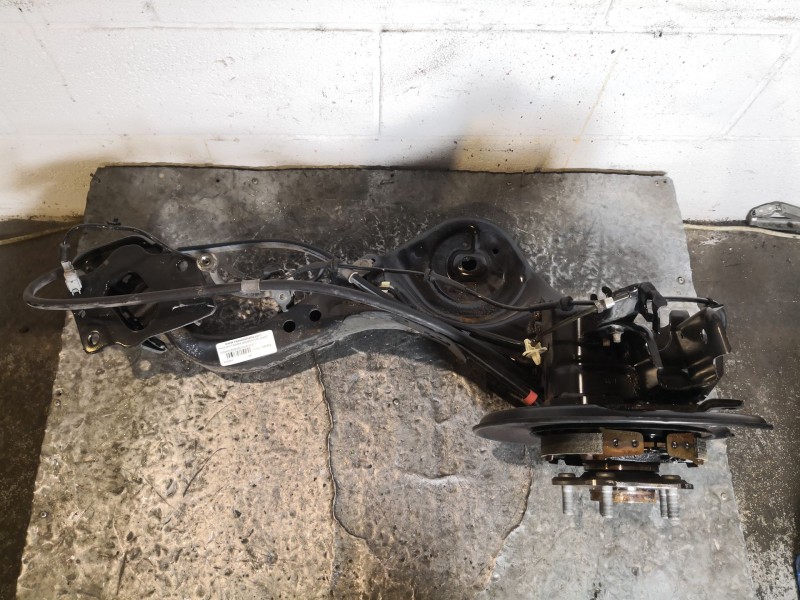 Recambio de mangueta trasera izquierda con brazo para nissan qashqai (j10) acenta referencia OEM IAM   