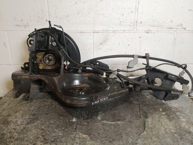 Recambio de mangueta trasera izquierda con brazo para nissan qashqai (j10) acenta referencia OEM IAM   