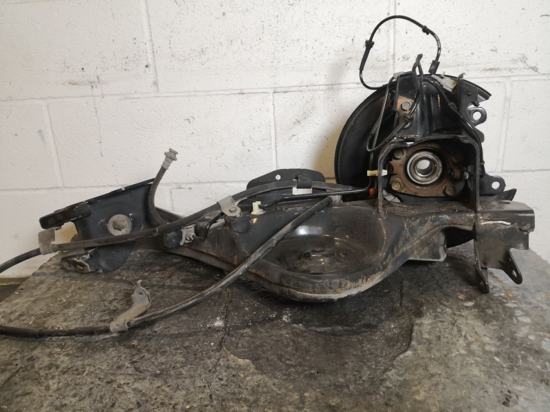 Recambio de mangueta trasera derecha con brazo para nissan qashqai (j10) acenta referencia OEM IAM   