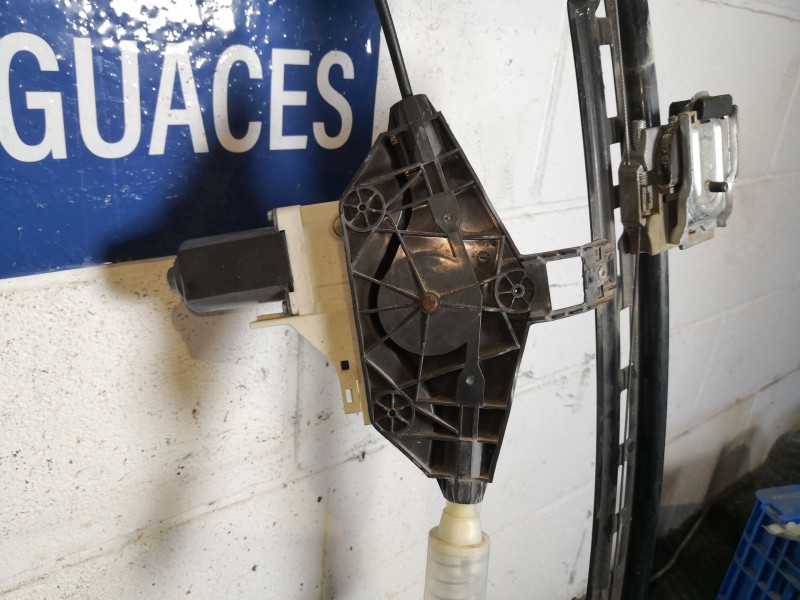 Recambio de elevalunas delantero derecho para audi a5 2.0 tfsi 211 referencia OEM IAM 8T0837462B 8T0959802B 