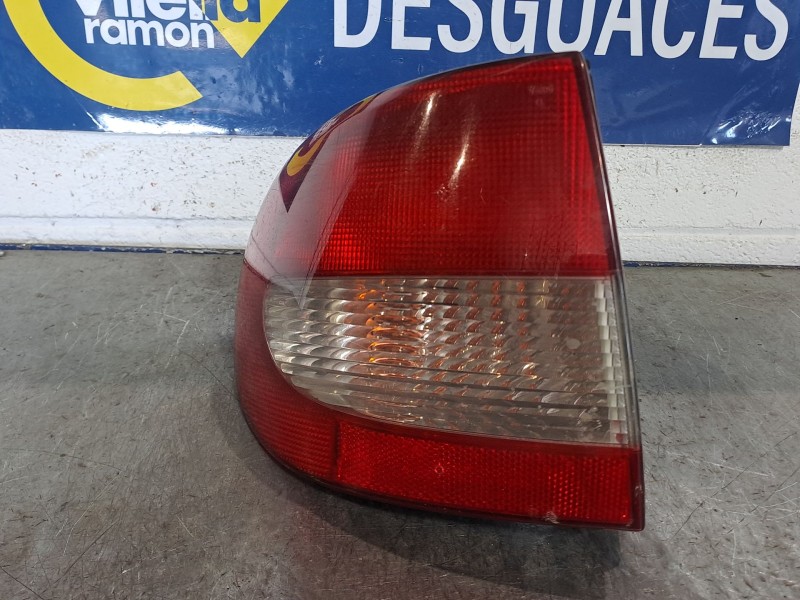 Recambio de piloto trasero izquierdo para renault megane classic rte 1.9dti referencia OEM IAM   
