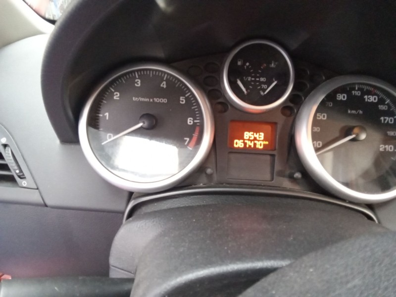 peugeot 207 confort 1.4 75 del año 2008