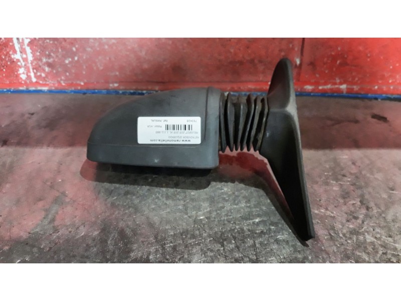 Recambio de retrovisor izquierdo para peugeot 205 205 xl 1.1 referencia OEM IAM MANUAL  