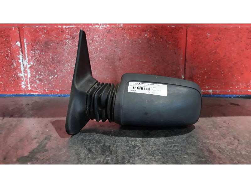 Recambio de retrovisor izquierdo para peugeot 205 205 xl 1.1 referencia OEM IAM MANUAL  