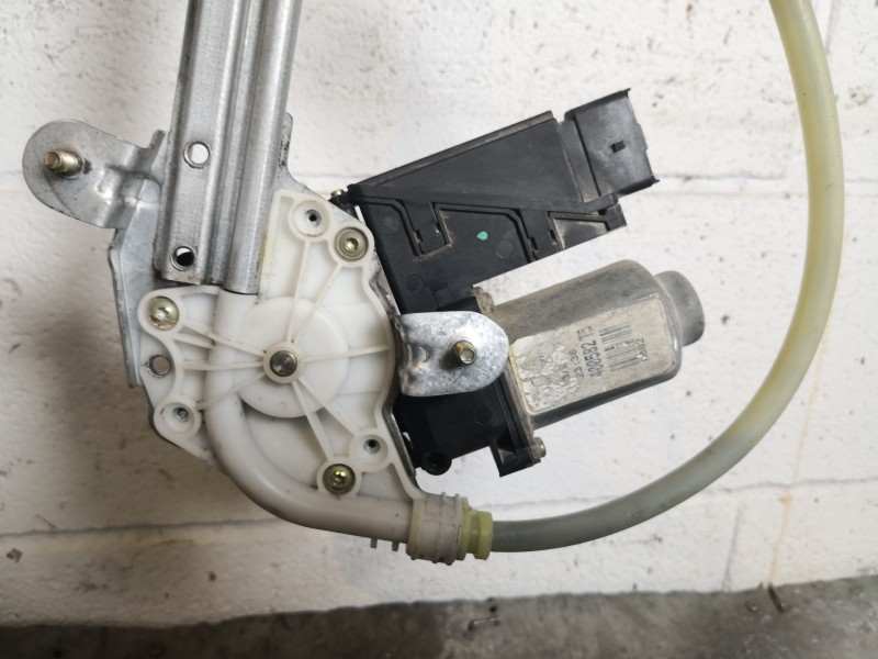 Recambio de elevalunas trasero izquierdo para renault laguna ii (bg0) 1.8 referencia OEM IAM 400582T5  