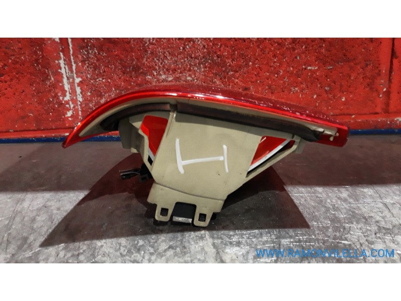 Recambio de piloto trasero izquierdo para opel vectra 2.0i 16v sport referencia OEM IAM   