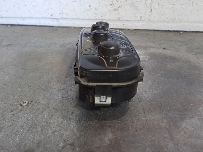 Recambio de mando climatizador para mercedes clase c (w203) berlina referencia OEM IAM A2098300085  