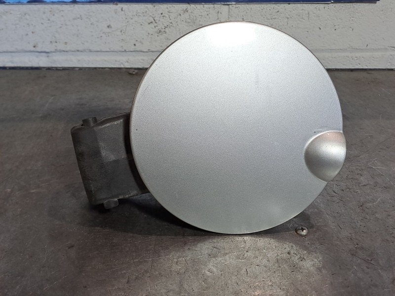 Recambio de tapa exterior combustible para seat ibiza (6l1) stella referencia OEM IAM 6L6809905G   Recambio de tapa exterior combustible para seat ibiza (6l1) stella referencia OEM IAM 6L6809905G