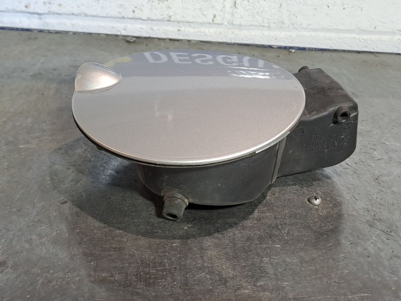 Recambio de tapa exterior combustible para seat ibiza (6l1) stella referencia OEM IAM 6L6809905G   Recambio de tapa exterior combustible para seat ibiza (6l1) stella referencia OEM IAM 6L6809905G