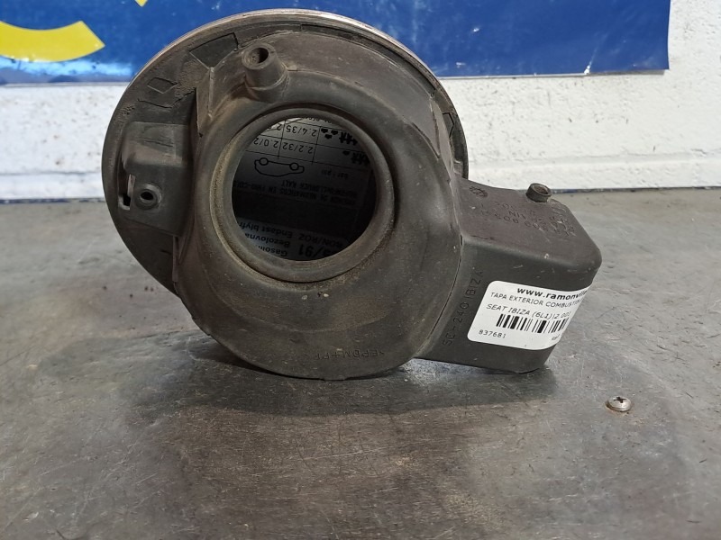 Recambio de tapa exterior combustible para seat ibiza (6l1) stella referencia OEM IAM 6L6809905G   Recambio de tapa exterior combustible para seat ibiza (6l1) stella referencia OEM IAM 6L6809905G