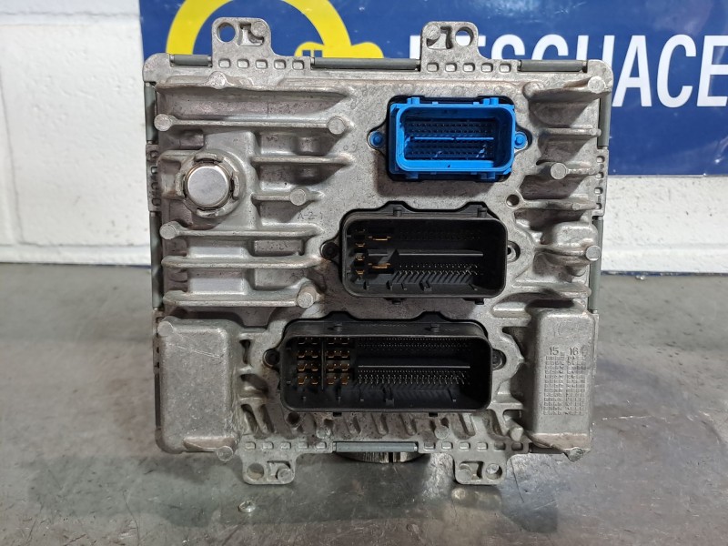 Recambio de centralita motor uce para opel insignia berlina expression referencia OEM IAM 55491705  