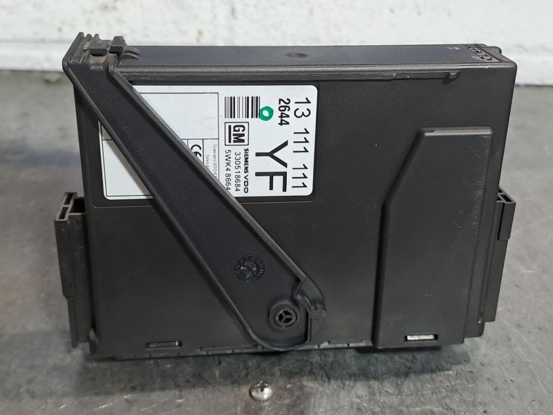 Recambio de centralita cierre para opel meriva referencia OEM IAM 13111111  