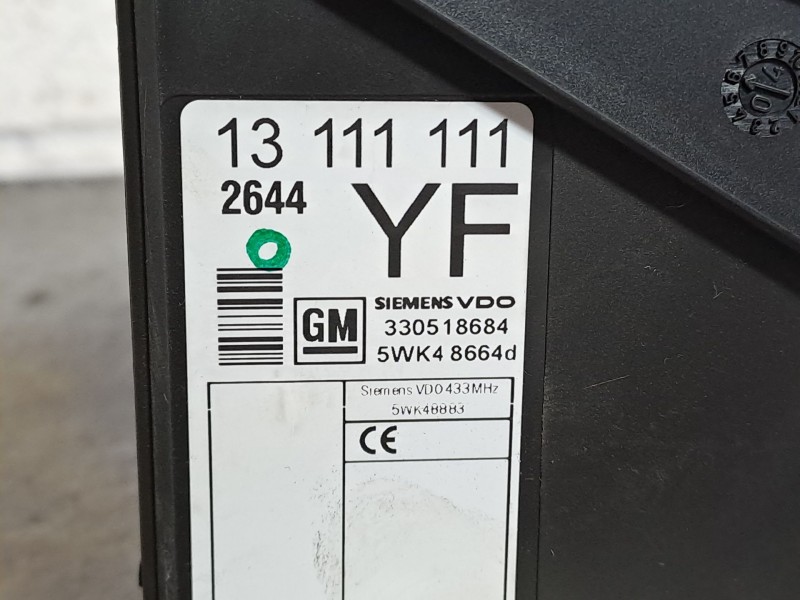 Recambio de centralita cierre para opel meriva referencia OEM IAM 13111111  