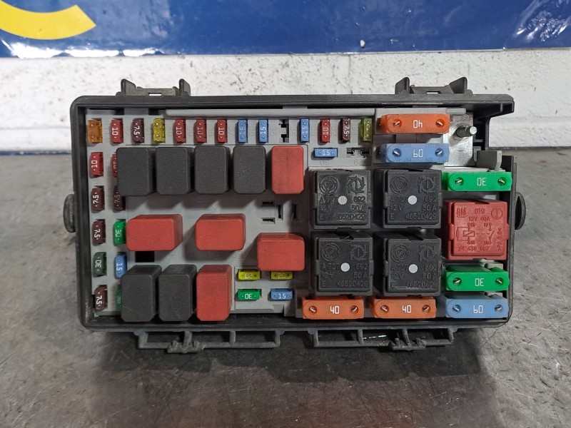 Recambio de caja reles fusibles para fiat punto (199)  | ...  | ... referencia OEM IAM 51775622  