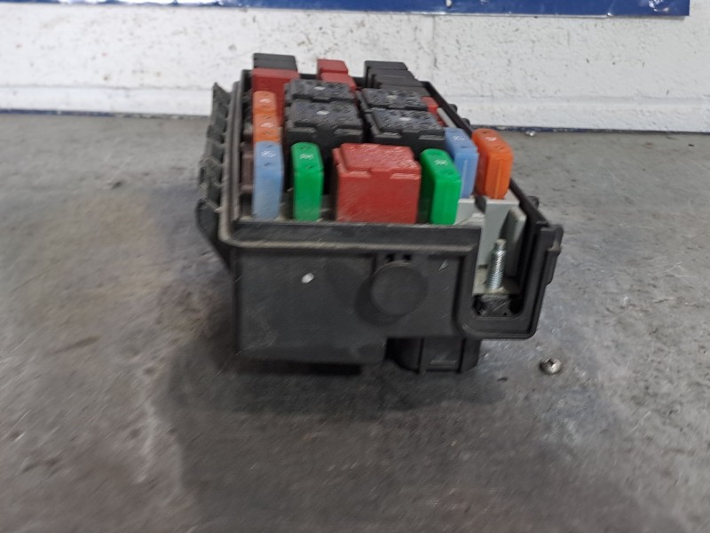 Recambio de caja reles fusibles para fiat punto (199)  | ...  | ... referencia OEM IAM 51775622  