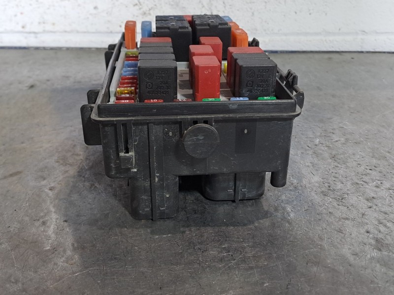 Recambio de caja reles fusibles para fiat punto (199)  | ...  | ... referencia OEM IAM 51775622  