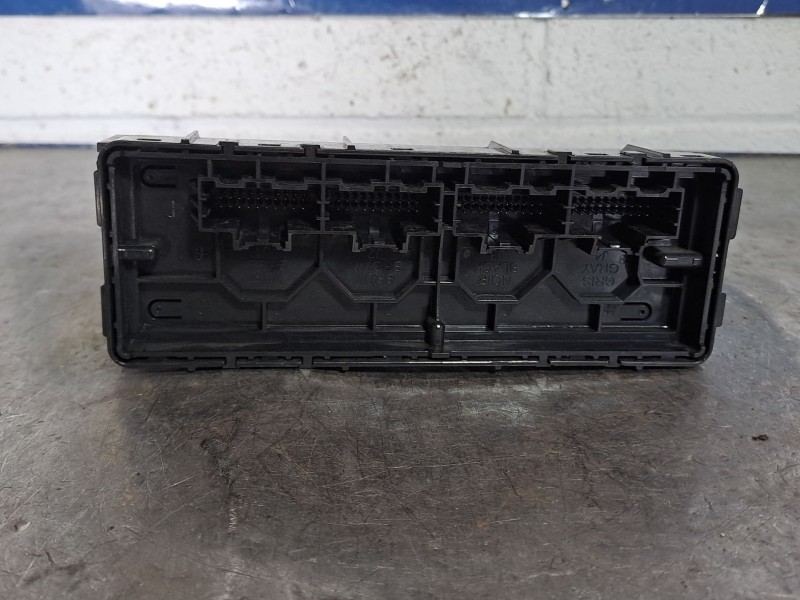 Recambio de centralita aire acondicionado para opel insignia berlina expression referencia OEM IAM 13595718  