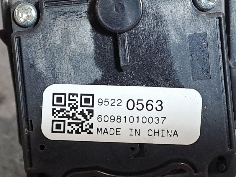 Recambio de mando intermitentes para opel insignia berlina expression referencia OEM IAM 95220563  