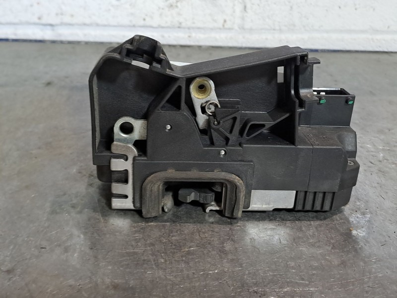 Recambio de cerradura puerta delantera derecha para opel meriva referencia OEM IAM 13154792  