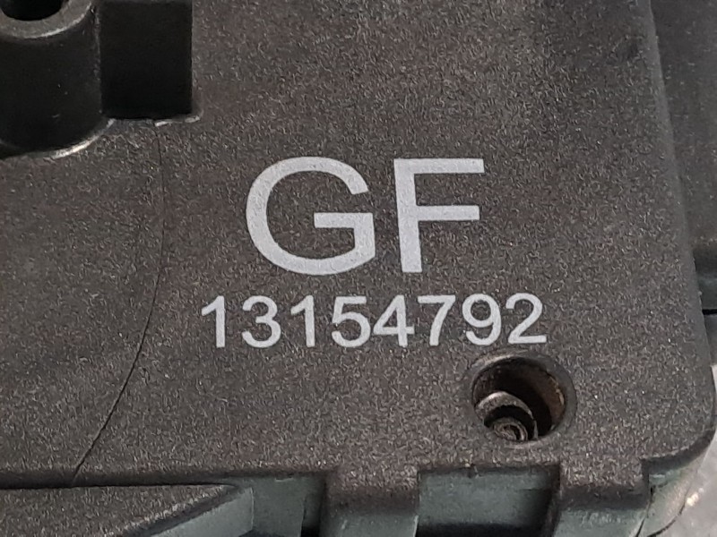 Recambio de cerradura puerta delantera derecha para opel meriva referencia OEM IAM 13154792  