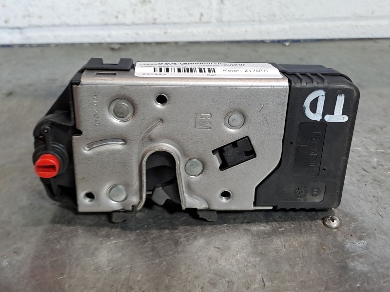 Recambio de cerradura puerta trasera derecha para opel meriva referencia OEM IAM 13154793  