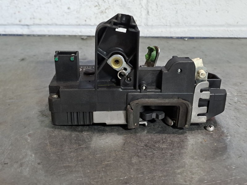 Recambio de cerradura puerta trasera derecha para opel meriva referencia OEM IAM 13154793  