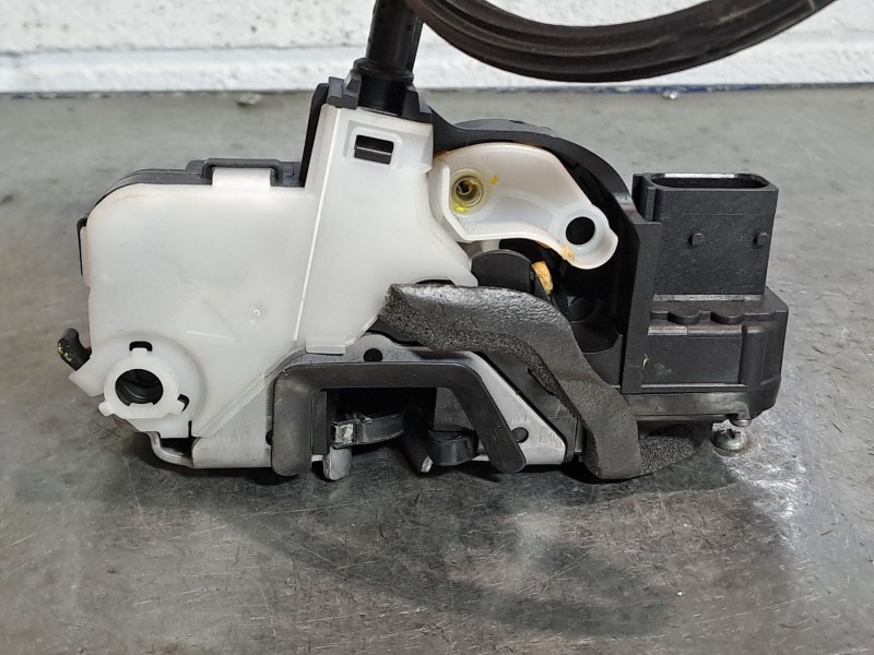 Recambio de cerradura puerta delantera derecha para opel insignia berlina expression referencia OEM IAM   