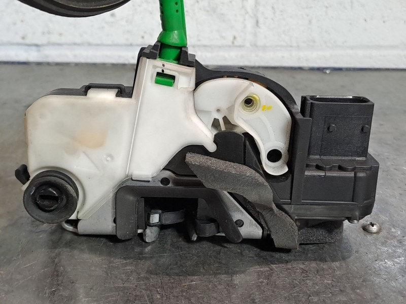 Recambio de cerradura puerta trasera derecha para opel insignia berlina expression referencia OEM IAM   