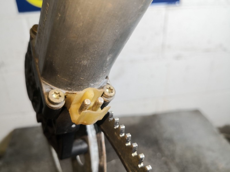 Recambio de elevalunas delantero derecho para mercedes clase e (w210) berlina referencia OEM IAM   