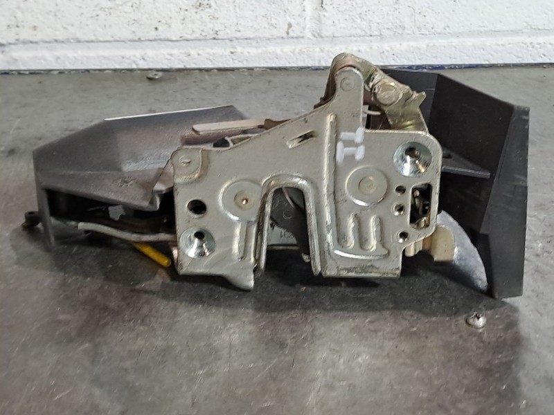 Recambio de cerradura puerta trasera izquierda para mercedes clase e (w210) berlina referencia OEM IAM 2027300535 2027330108 