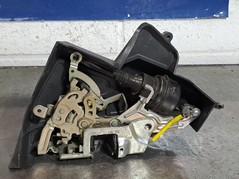 Recambio de cerradura puerta trasera izquierda para mercedes clase e (w210) berlina referencia OEM IAM 2027300535 2027330108 