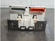 Recambio de pantalla multifuncion para renault clio ii fase i (b/cbo) 1.2 referencia OEM IAM P7700436307A   2