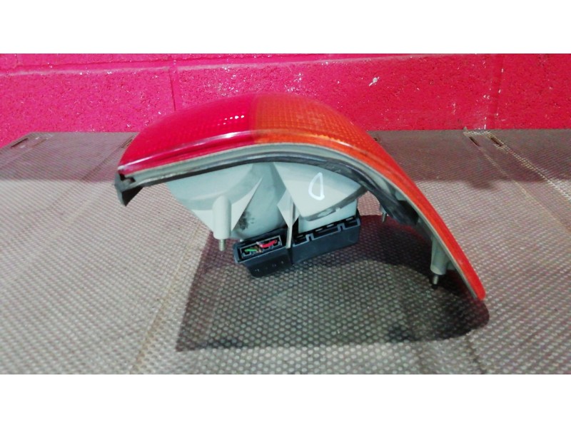 Recambio de piloto trasero derecho para audi 100 100 2.3 referencia OEM IAM    Recambio de piloto trasero derecho para audi 100 100 2.3 referencia OEM IAM