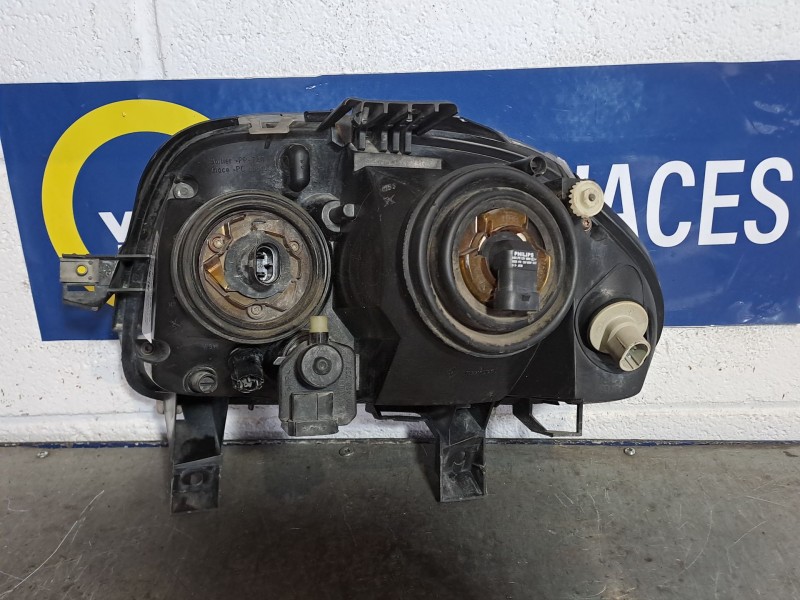 Recambio de faro derecho para renault clio ii fase i (b/cbo) 1.2 referencia OEM IAM   