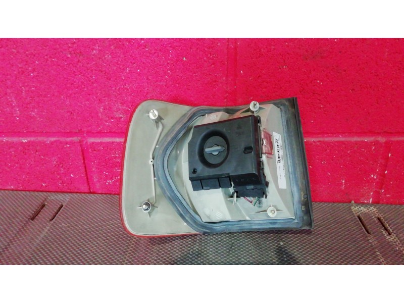 Recambio de piloto trasero derecho para audi 100 100 2.3 referencia OEM IAM    Recambio de piloto trasero derecho para audi 100 100 2.3 referencia OEM IAM