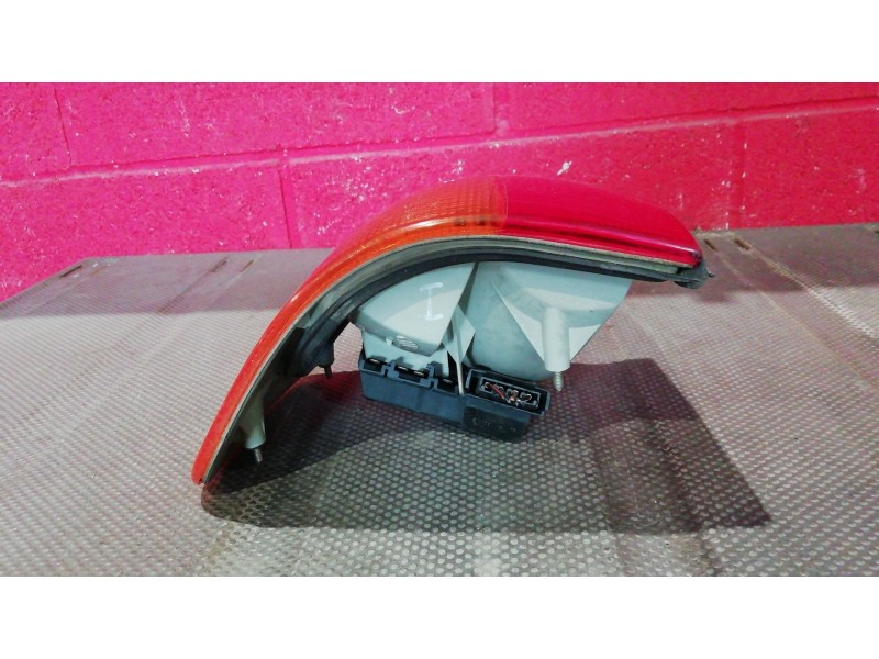 Recambio de piloto trasero izquierdo para audi 100 100 2.3 referencia OEM IAM    Recambio de piloto trasero izquierdo para audi 100 100 2.3 referencia OEM IAM