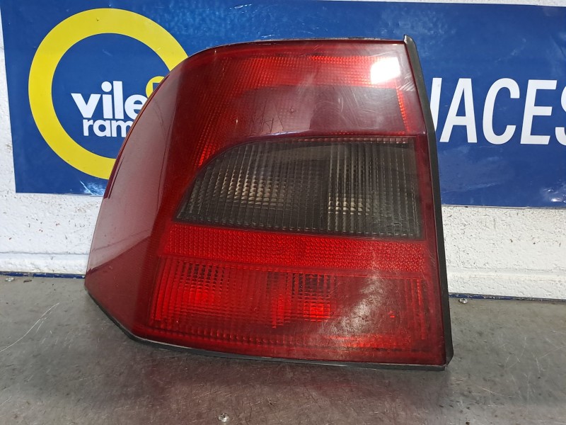 Recambio de piloto trasero izquierdo para opel vectra b caravan referencia OEM IAM   