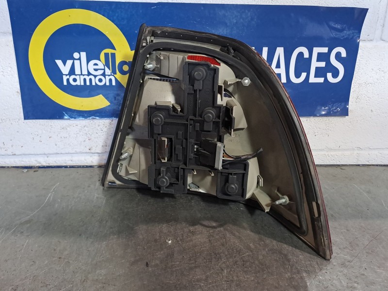 Recambio de piloto trasero izquierdo para opel vectra b caravan referencia OEM IAM   