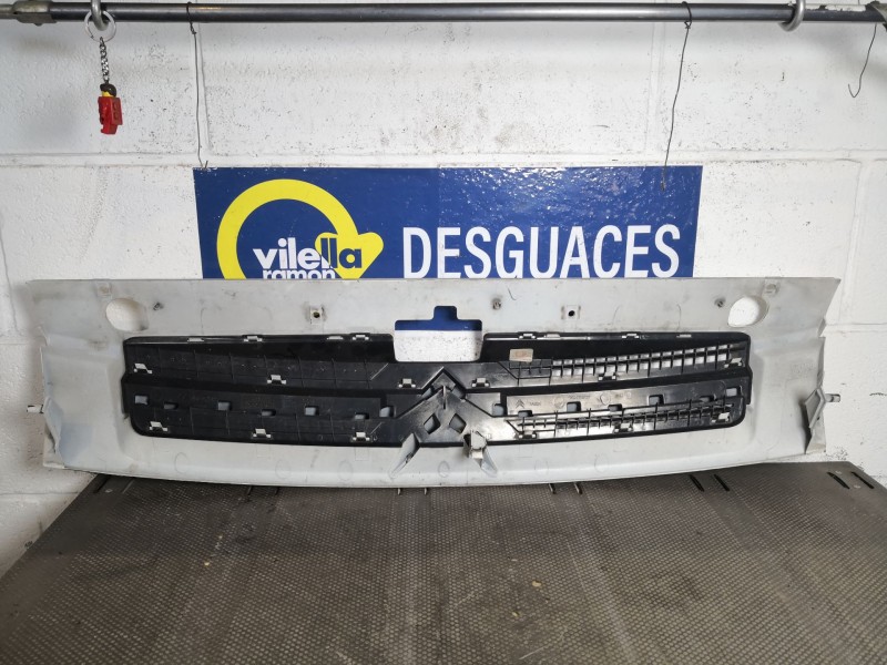 Recambio de rejilla delantera para citroen berlingo 1.6 hdi 75 sx multispace referencia OEM IAM    Recambio de rejilla delantera para citroen berlingo 1.6 hdi 75 sx multispace referencia OEM IAM