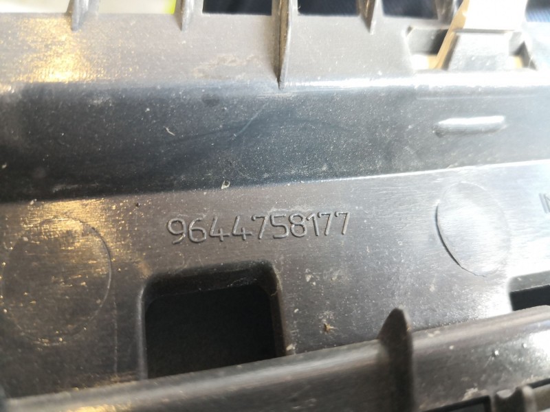 Recambio de rejilla delantera para citroen berlingo 1.6 hdi 75 sx multispace referencia OEM IAM    Recambio de rejilla delantera para citroen berlingo 1.6 hdi 75 sx multispace referencia OEM IAM